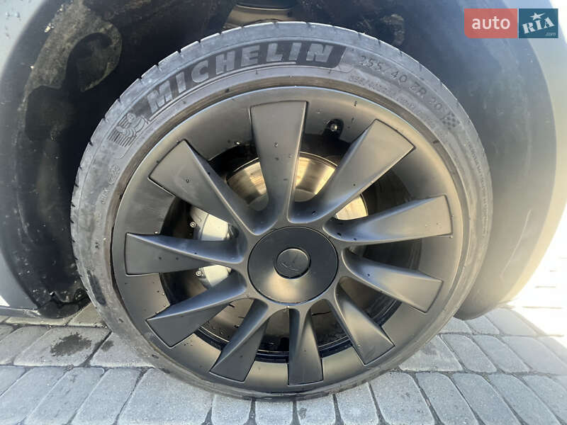 Внедорожник / Кроссовер Tesla Model Y 2022 в Ивано-Франковске