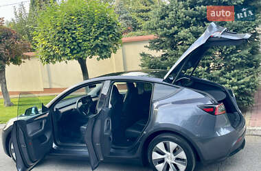 Позашляховик / Кросовер Tesla Model Y 2023 в  фото 14 Позашляховик / Кросовер Tesla Model Y 2023 в