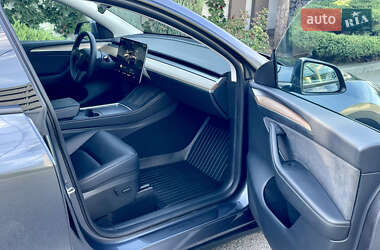 Позашляховик / Кросовер Tesla Model Y 2023 в  фото 19 Позашляховик / Кросовер Tesla Model Y 2023 в