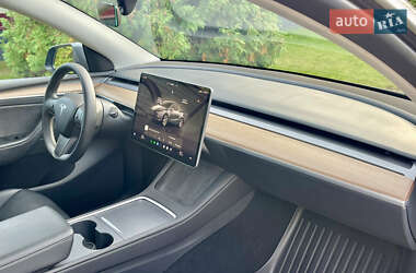 Позашляховик / Кросовер Tesla Model Y 2023 в  фото 22 Позашляховик / Кросовер Tesla Model Y 2023 в