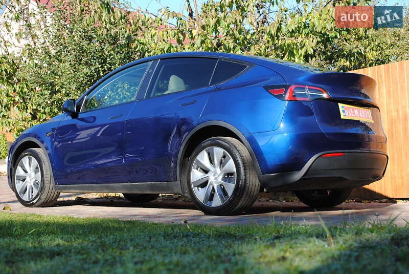 Внедорожник / Кроссовер Tesla Model Y 2024 в Луцке