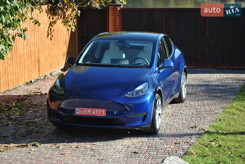 Tesla Model Y 2024