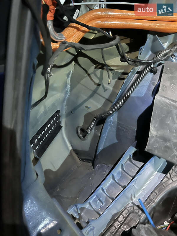 Внедорожник / Кроссовер Tesla Model Y 2024 в Тернополе