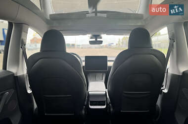 Позашляховик / Кросовер Tesla Model Y 2024 в 