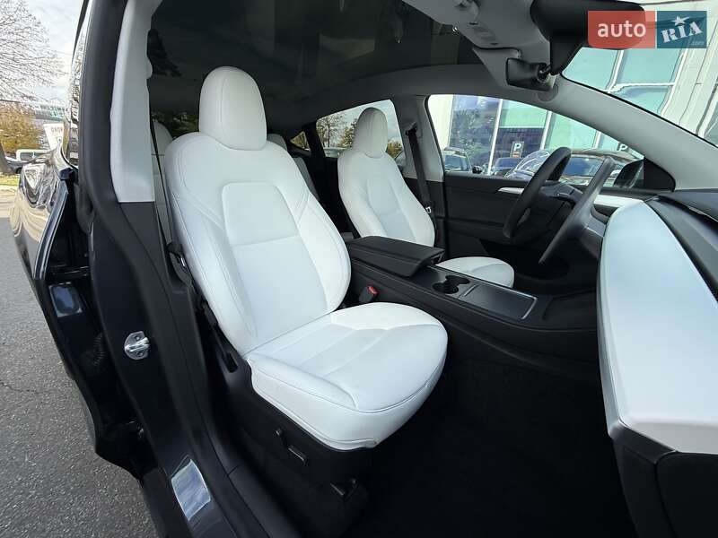 Позашляховик / Кросовер Tesla Model Y 2024 в Києві фото 15 Позашляховик / Кросовер Tesla Model Y 2024 в Києві