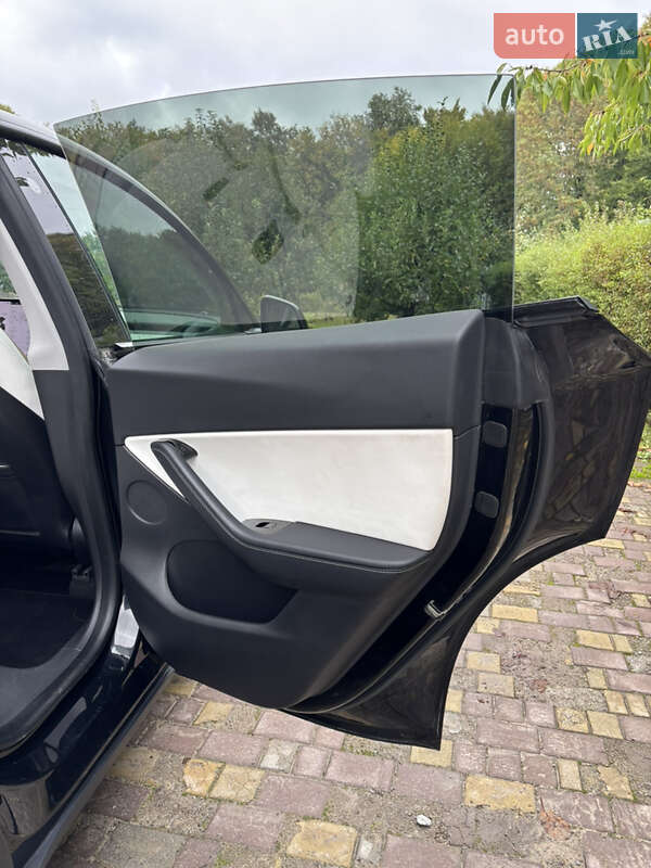 Позашляховик / Кросовер Tesla Model Y 2020 в Тернополі