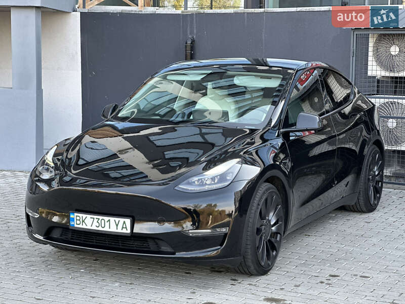 Позашляховик / Кросовер Tesla Model Y 2023 в Рівному фото 3 Позашляховик / Кросовер Tesla Model Y 2023 в Рівному