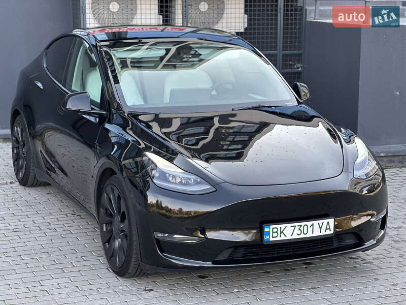 Позашляховик / Кросовер Tesla Model Y 2023 в Рівному фото 8 Позашляховик / Кросовер Tesla Model Y 2023 в Рівному