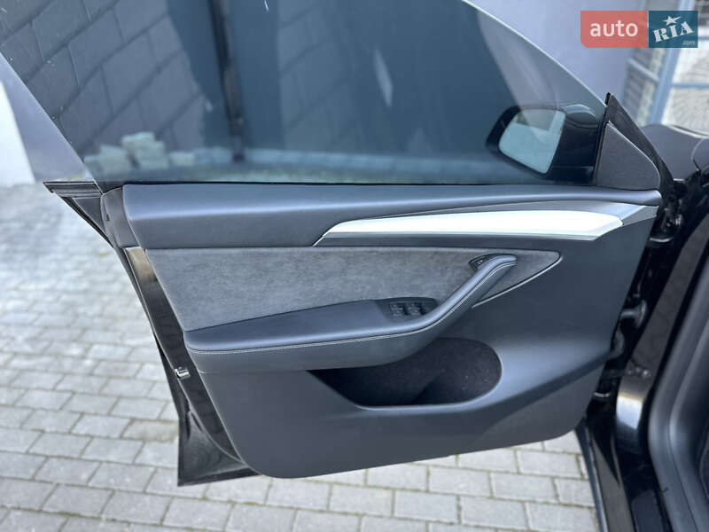 Позашляховик / Кросовер Tesla Model Y 2023 в Рівному фото 17 Позашляховик / Кросовер Tesla Model Y 2023 в Рівному