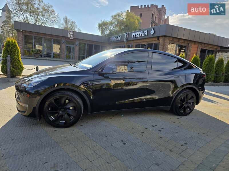 Позашляховик / Кросовер Tesla Model Y 2022 в Львові
