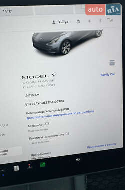 Позашляховик / Кросовер Tesla Model Y 2023 в  фото 13 Позашляховик / Кросовер Tesla Model Y 2023 в