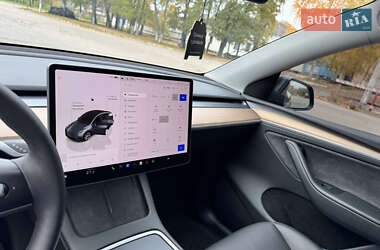 Позашляховик / Кросовер Tesla Model Y 2023 в  фото 14 Позашляховик / Кросовер Tesla Model Y 2023 в