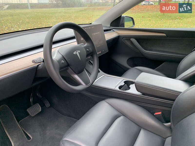 Внедорожник / Кроссовер Tesla Model Y 2024 в Киеве