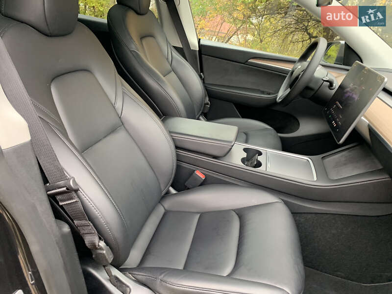 Внедорожник / Кроссовер Tesla Model Y 2024 в Киеве