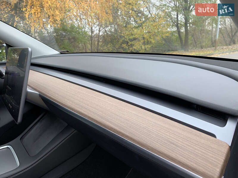 Внедорожник / Кроссовер Tesla Model Y 2024 в Киеве