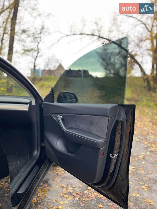 Позашляховик / Кросовер Tesla Model Y 2021 в Кременчуці фото 15 Позашляховик / Кросовер Tesla Model Y 2021 в Кременчуці