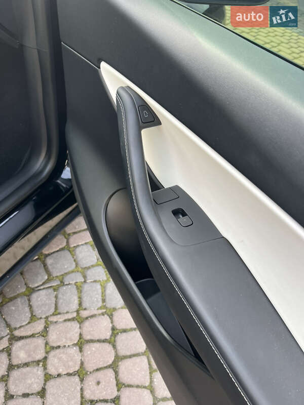 Внедорожник / Кроссовер Tesla Model Y 2022 в Львове