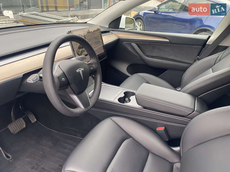 Позашляховик / Кросовер Tesla Model Y 2023 в Києві фото 23 Позашляховик / Кросовер Tesla Model Y 2023 в Києві