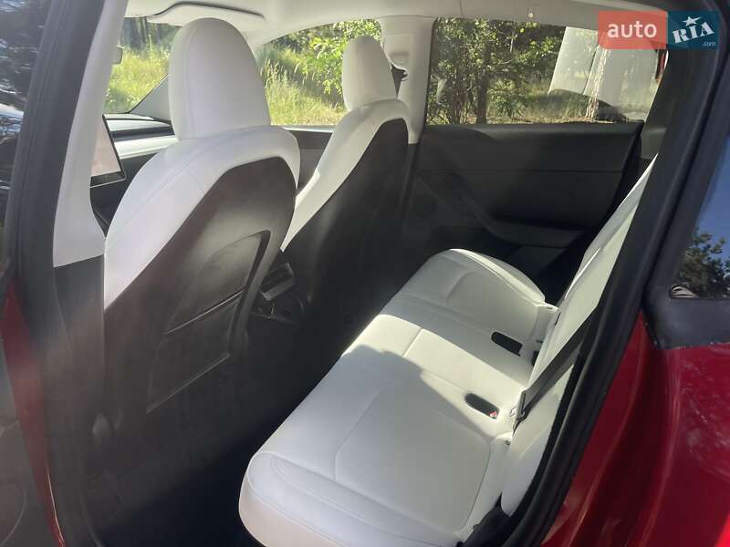 Позашляховик / Кросовер Tesla Model Y 2024 в Києві фото 15 Позашляховик / Кросовер Tesla Model Y 2024 в Києві