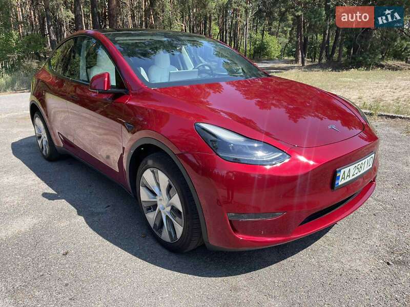 Позашляховик / Кросовер Tesla Model Y 2024 в Києві фото 25 Позашляховик / Кросовер Tesla Model Y 2024 в Києві