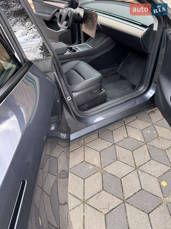 Позашляховик / Кросовер Tesla Model Y 2023 в Рівному фото 47 Позашляховик / Кросовер Tesla Model Y 2023 в Рівному