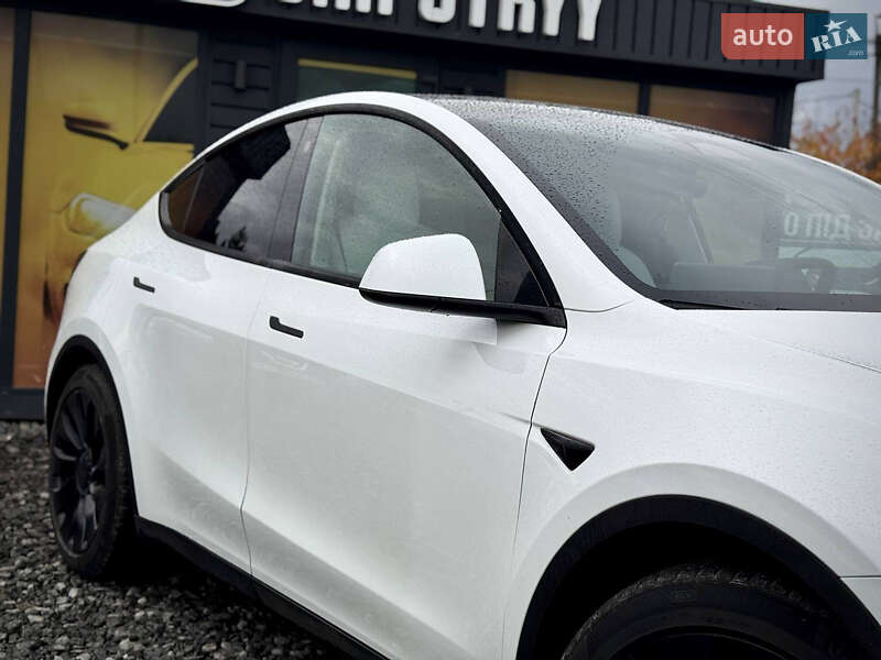 Позашляховик / Кросовер Tesla Model Y 2022 в Стрию