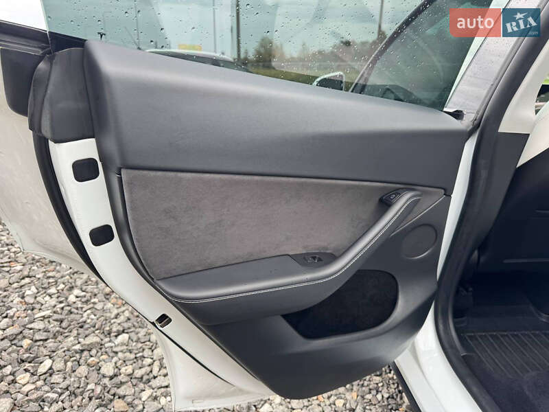 Позашляховик / Кросовер Tesla Model Y 2022 в Стрию