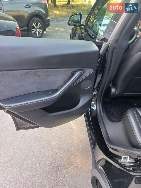 Позашляховик / Кросовер Tesla Model Y 2022 в Дніпрі