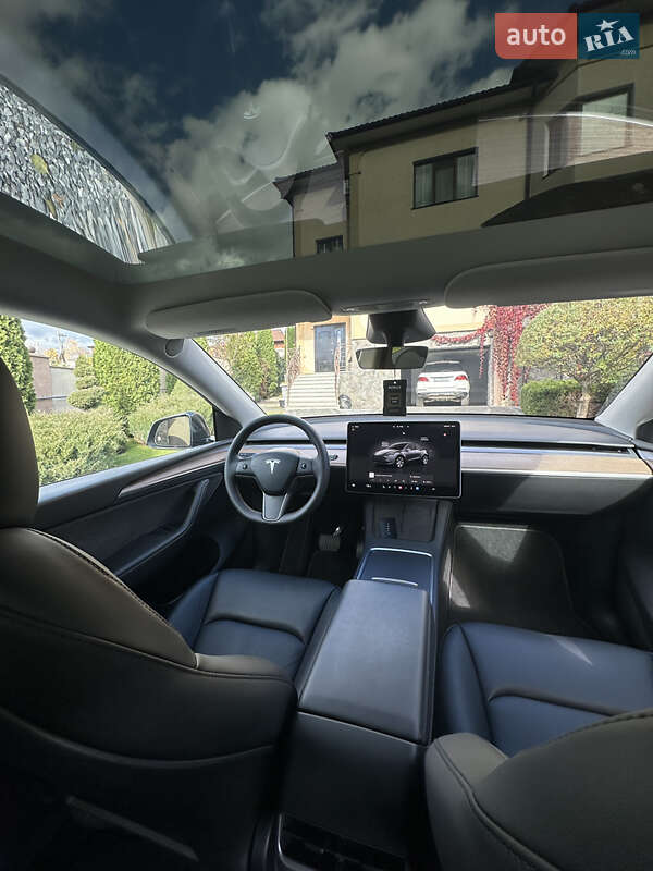 Внедорожник / Кроссовер Tesla Model Y 2023 в Черновцах