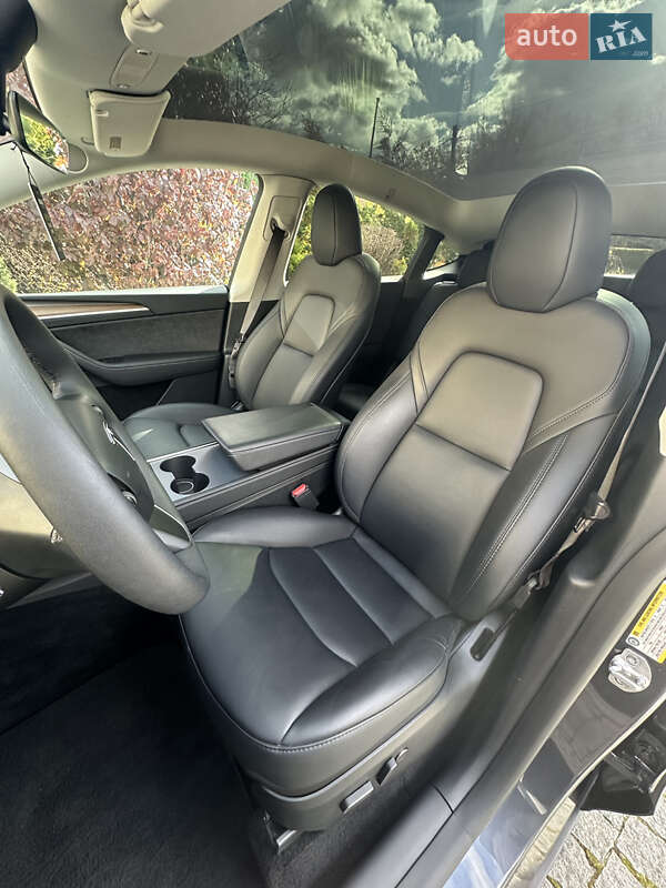 Внедорожник / Кроссовер Tesla Model Y 2023 в Черновцах