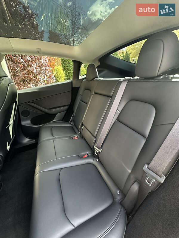 Внедорожник / Кроссовер Tesla Model Y 2023 в Черновцах