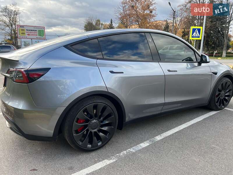 Внедорожник / Кроссовер Tesla Model Y 2024 в Киеве
