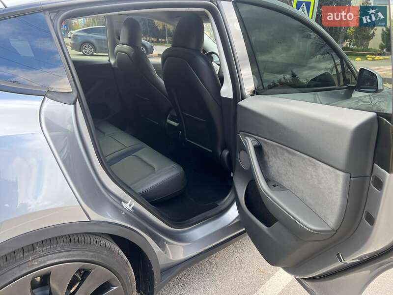 Внедорожник / Кроссовер Tesla Model Y 2024 в Киеве