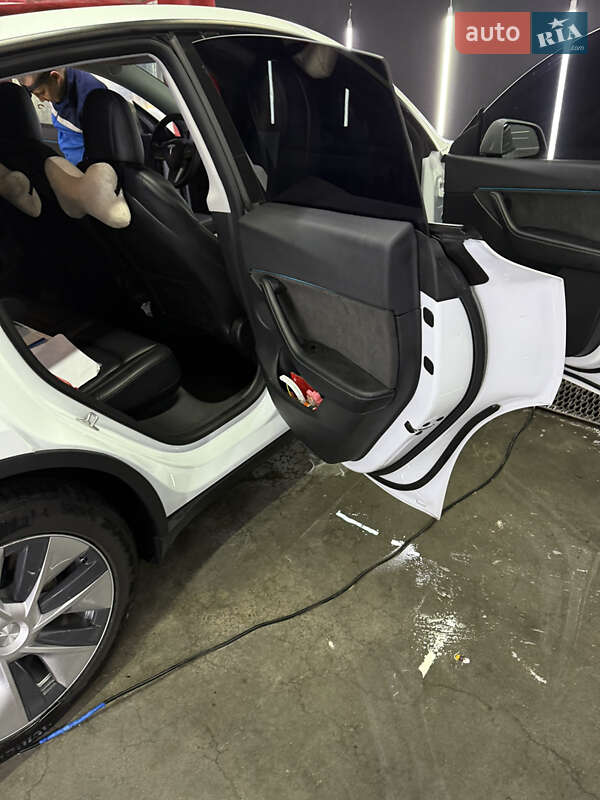 Позашляховик / Кросовер Tesla Model Y 2021 в Дніпрі