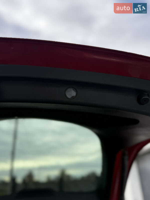 Позашляховик / Кросовер Tesla Model Y 2022 в Дубні фото 24 Позашляховик / Кросовер Tesla Model Y 2022 в Дубні