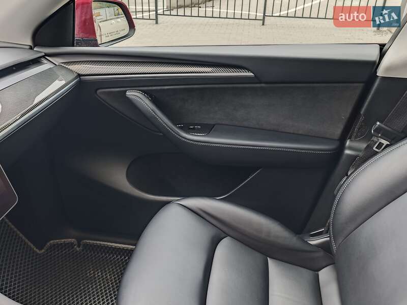 Позашляховик / Кросовер Tesla Model Y 2024 в Києві фото 25 Позашляховик / Кросовер Tesla Model Y 2024 в Києві