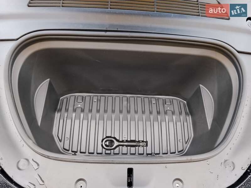 Позашляховик / Кросовер Tesla Model Y 2023 в Києві фото 13 Позашляховик / Кросовер Tesla Model Y 2023 в Києві