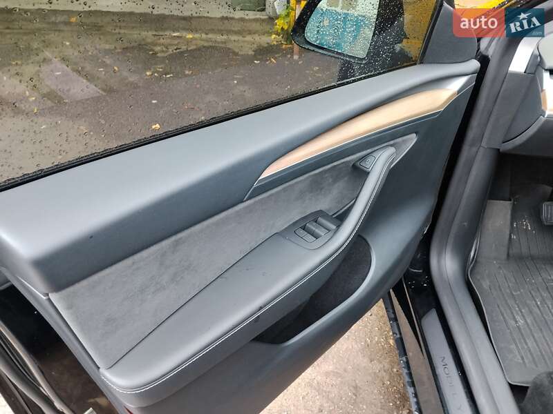 Позашляховик / Кросовер Tesla Model Y 2023 в Києві фото 29 Позашляховик / Кросовер Tesla Model Y 2023 в Києві