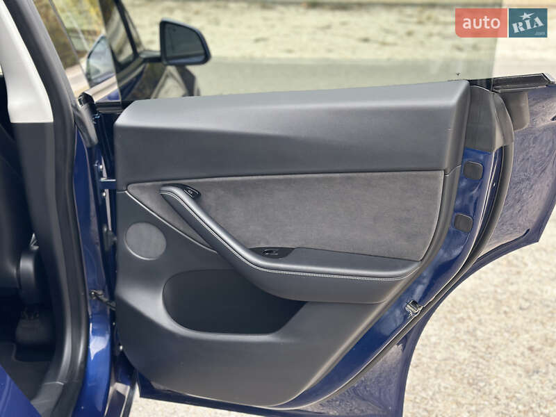 Внедорожник / Кроссовер Tesla Model Y 2020 в Днепре