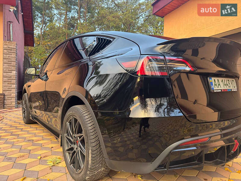 Позашляховик / Кросовер Tesla Model Y 2024 в Києві