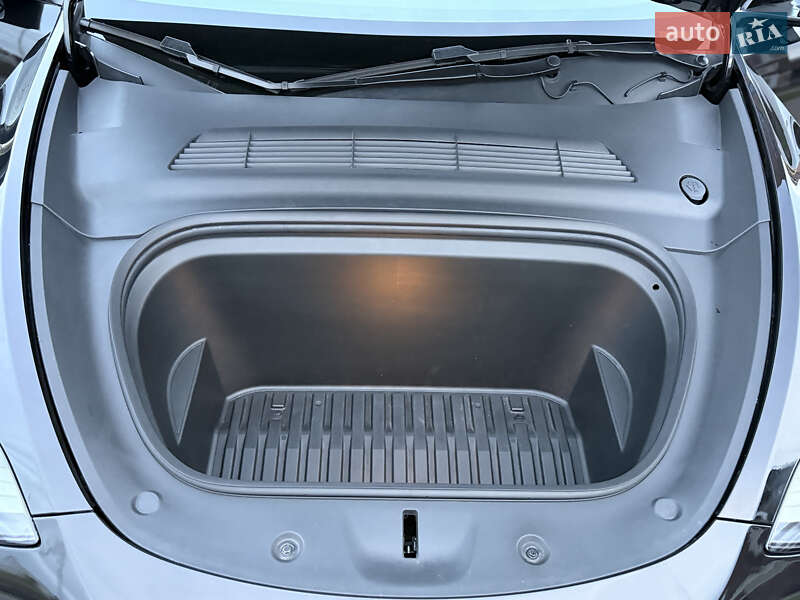 Внедорожник / Кроссовер Tesla Model Y 2023 в Киеве