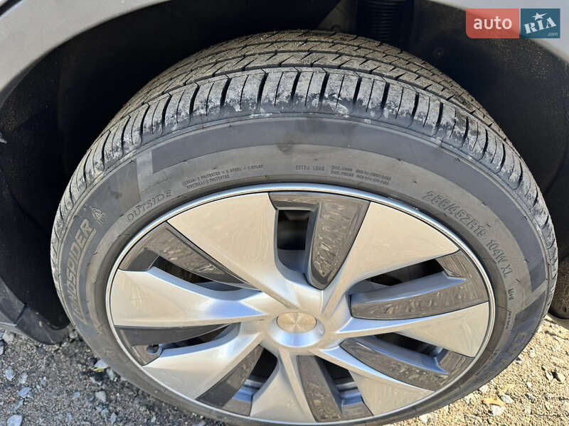 Позашляховик / Кросовер Tesla Model Y 2023 в Рівному фото 16 Позашляховик / Кросовер Tesla Model Y 2023 в Рівному