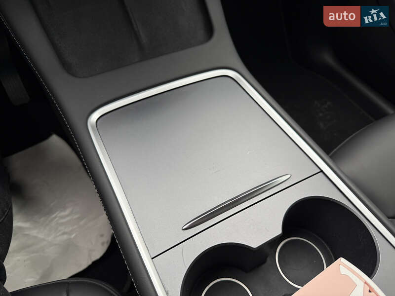 Позашляховик / Кросовер Tesla Model Y 2022 в Києві фото 31 Позашляховик / Кросовер Tesla Model Y 2022 в Києві