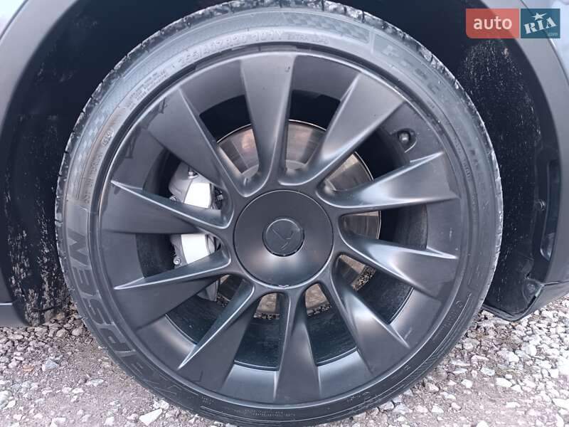 Позашляховик / Кросовер Tesla Model Y 2023 в Дніпрі