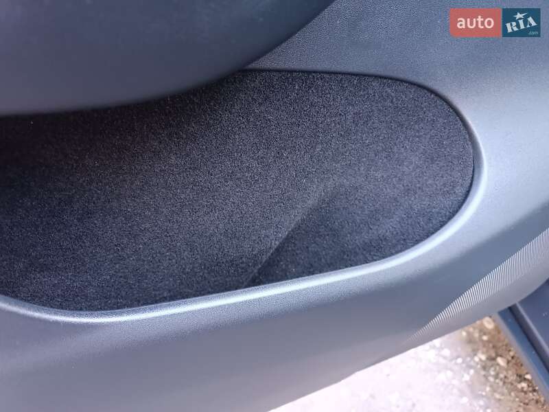 Позашляховик / Кросовер Tesla Model Y 2023 в Дніпрі