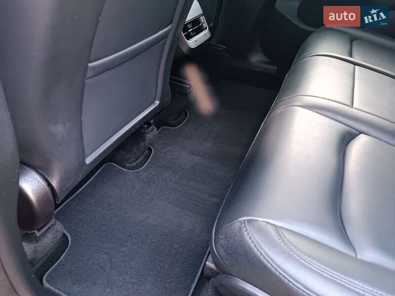 Позашляховик / Кросовер Tesla Model Y 2023 в Дніпрі