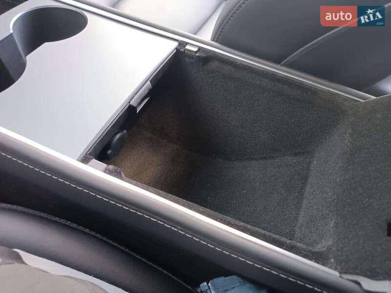 Позашляховик / Кросовер Tesla Model Y 2023 в Дніпрі