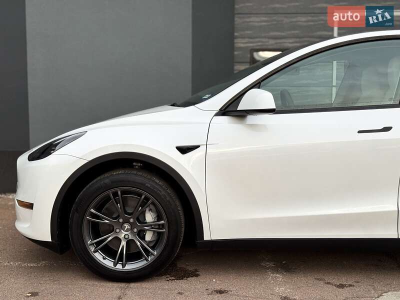 Позашляховик / Кросовер Tesla Model Y 2024 в Києві