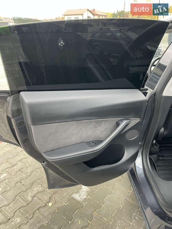 Позашляховик / Кросовер Tesla Model Y 2022 в Костопілі фото 28 Позашляховик / Кросовер Tesla Model Y 2022 в Костопілі