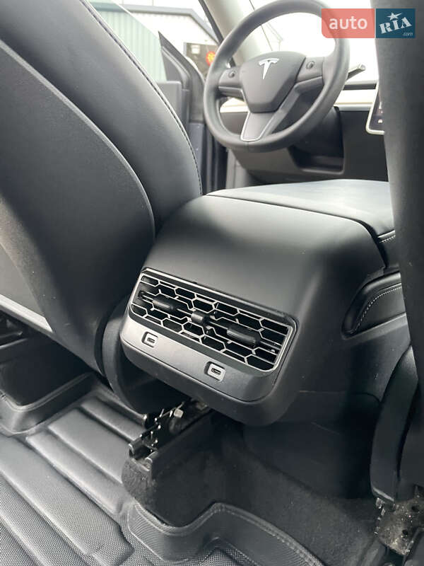 Позашляховик / Кросовер Tesla Model Y 2022 в Костопілі фото 36 Позашляховик / Кросовер Tesla Model Y 2022 в Костопілі